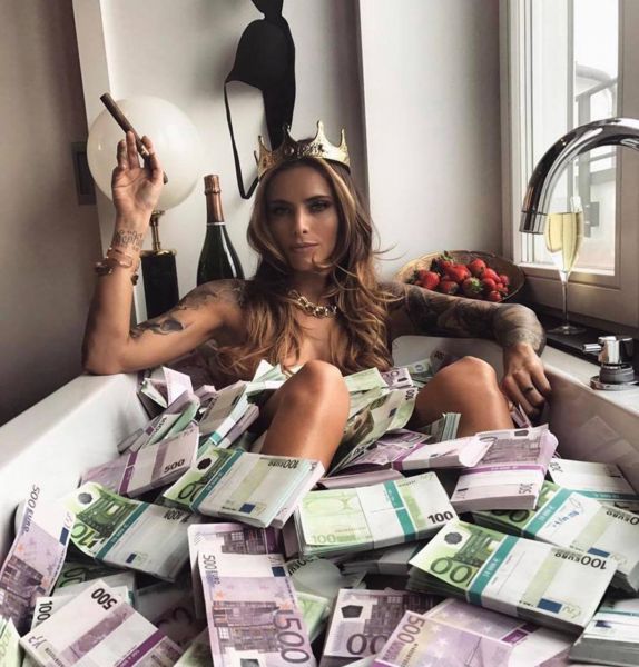 Приглашаем молодых, амбициозных девушек в Москву